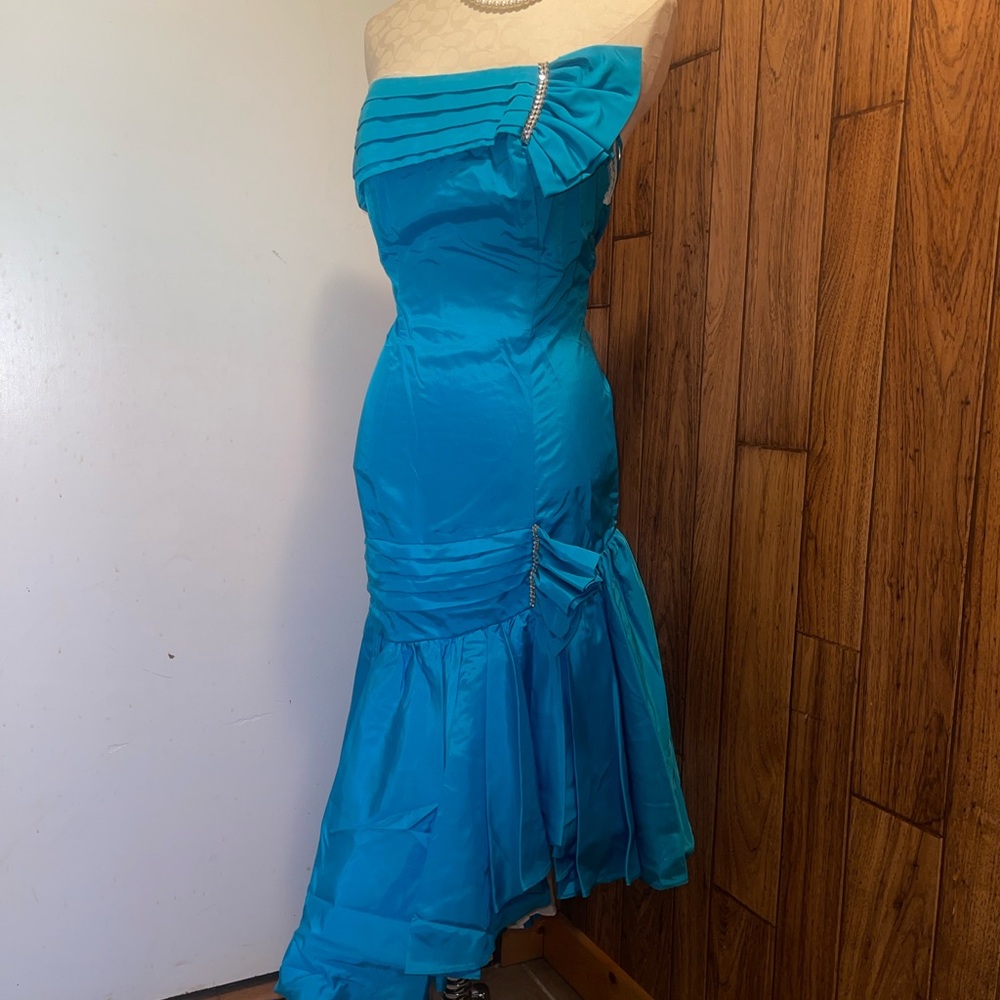 Vibrant Blue Strapless Dress 80’s prom vintage glittery mermaid turquoise teal